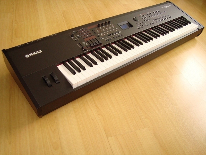 Клавишный инструмент Yamaha S70XS артикул 136572Si-1 фото 6