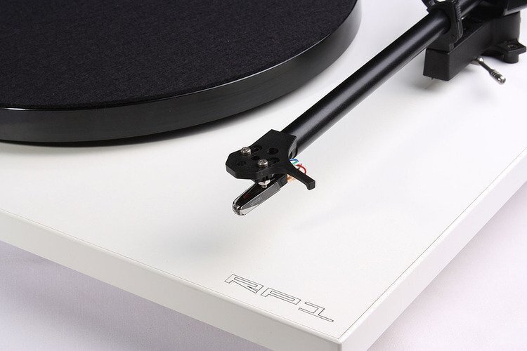 Проигрыватель винила Rega RP1 white (тонарм RB-101, звукосниматель Carbon MM) артикул 385048FV-1 фото 3