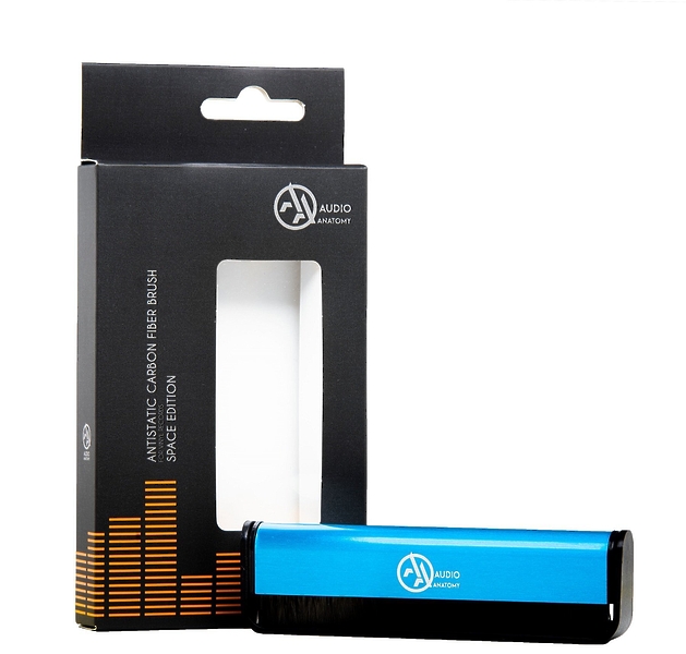 Антистатическая щетка Audio Anatomy CARBON FIBER BRUSH DLX BLUE ALU - SPACE EDITION - ETCHED LOGO артикул 242994Si-1 фото 3