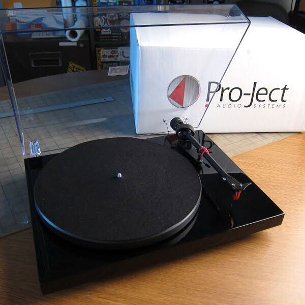Проигрыватель винила Pro-Ject Debut Carbon (DC) piano black (Ortofon OM 10) артикул 449322FV-1 фото 6