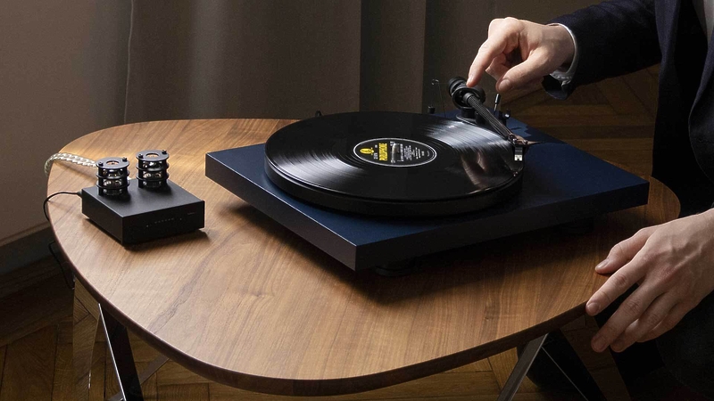 Проигрыватель винила Pro-Ject DEBUT CARBON EVO (2M Red) High Gloss Red артикул 228406Si-1 фото 6