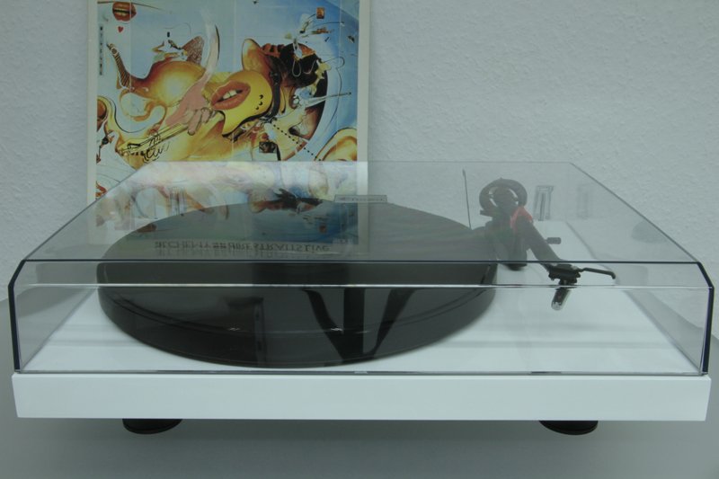 Проигрыватель винила Pro-Ject Essential (Ortofon OM5e + Phono USB) white артикул 388931FV-1 фото 3