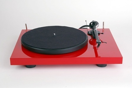 Проигрыватель винила Pro-Ject Debut Carbon (DC) red (Ortofon OM10) артикул 449286FV-1 фото 4