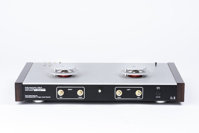 Фонокорректор EAT Glo S high Gloss Piano black Phono Stage артикул 168280Si-1 фото 4