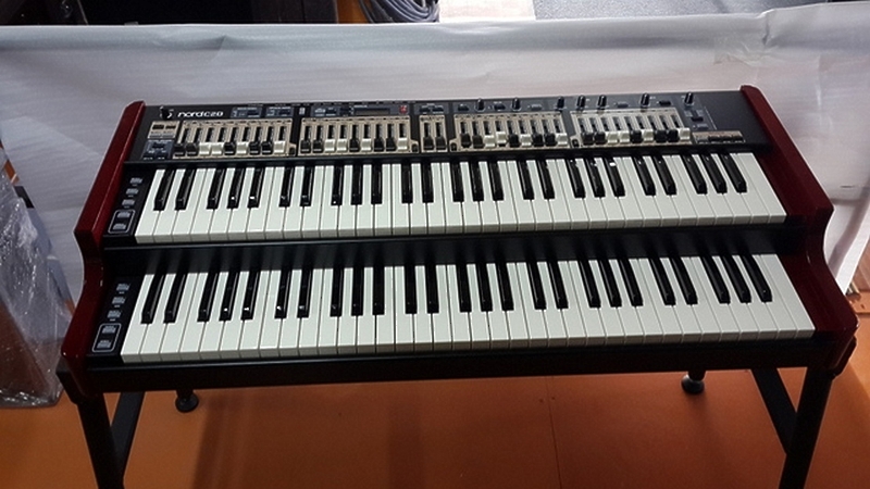 Клавишный инструмент Clavia Nord C2D Combo Organ артикул 143502Si-1 фото 6