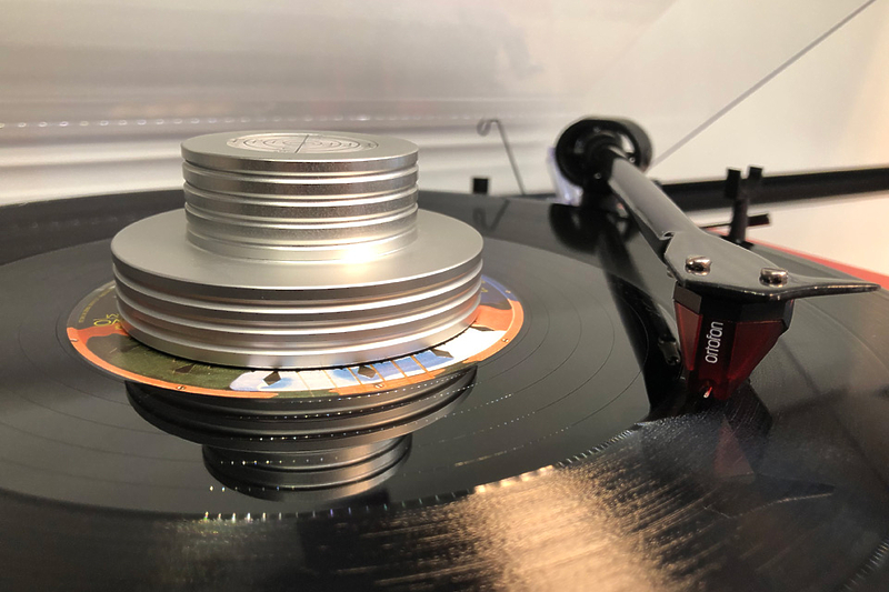 Прижим со встроенным уровнем Ortofon Record Clamp артикул 193561Si-1 фото 4
