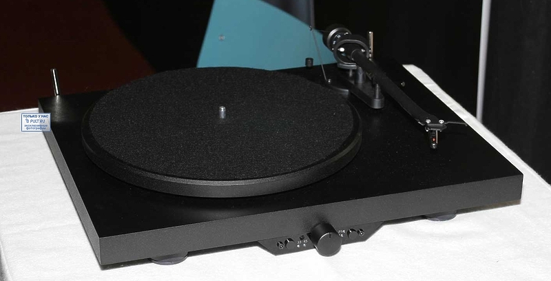 Проигрыватель винила Pro-Ject Juke Box Piano Black (с картриджем Ortofon OM5e) артикул 387473FV-1 фото 4