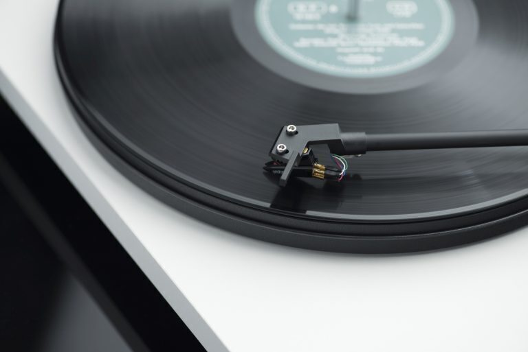 Проигрыватель винила Pro-Ject Primary E (OM NN), white артикул 187063Si-1 фото 3