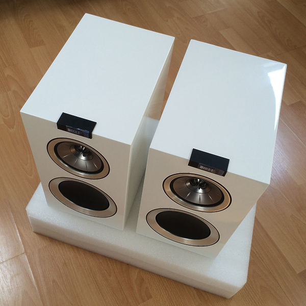 Акустическая система KEF R300 white gloss (пара) артикул 448488FV-1 фото 5