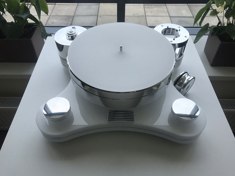 Стол винилового проигрывателя Transrotor ZET 3 Glossy White (глянцевый белый) с подготовкой под тонарм 9 дюймов, стандартным блоком питания и прижимным диском артикул 240632Si-1