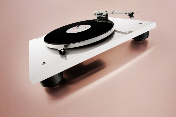 Проигрыватель винила Thorens TD206 highgloss white (Тонарм TP90, картридж TAS 267) артикул 106381Si-1 фото 3