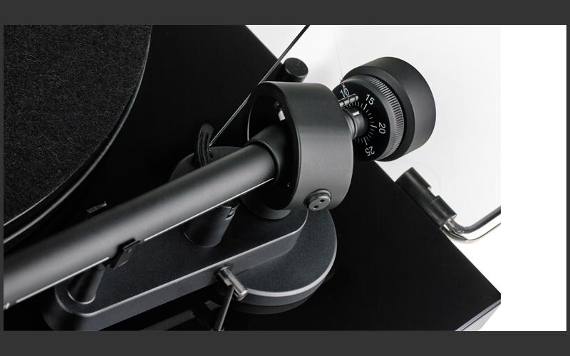 Проигрыватель винила Pro-Ject ESSENTIAL II (DC) (OM 5e) White Demon by Parov Stelar артикул 151173Si-1 фото 3