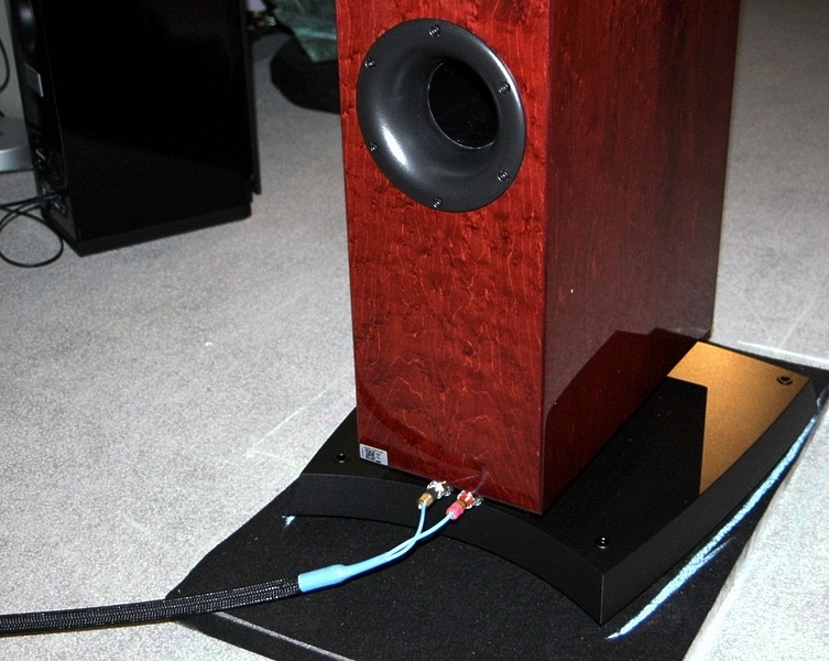 Напольная акустика Dynaudio Confidence Platinum C4 Black piano lacquer Bordeaux high gloss артикул 143436Si-1 фото 9