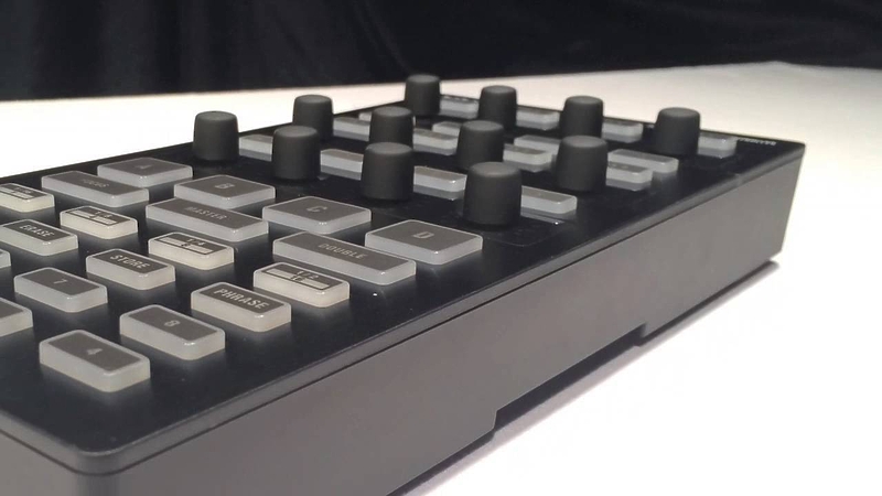 DJ-контроллер Behringer CMD DV-1 артикул 146065Si-1 фото 6
