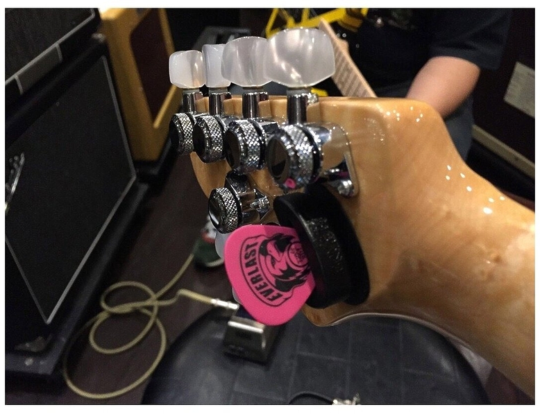 Держатель медиатора Ernie Ball P09187 артикул 329522Si-1 фото 4