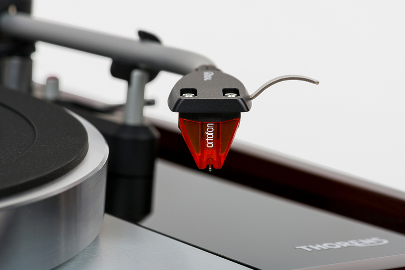 Проигрыватель винила Thorens TD 1500 walnut артикул 259573Si-1 фото 8