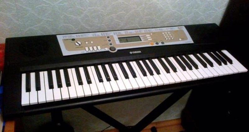 Клавишный инструмент Yamaha PSR-R200 артикул 136565Si-1 фото 5