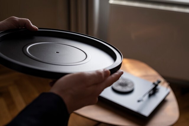 Проигрыватель винила Pro-Ject DEBUT CARBON EVO (2M Red) High Gloss Red артикул 228406Si-1 фото 18