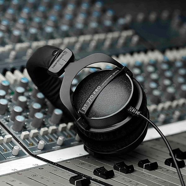 Наушники Beyerdynamic DT 770 Pro (250 Ohm) Limited Edition Black артикул 297970Si-1 фото 5