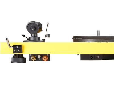 Проигрыватель винила Pro-Ject Debut Carbon (DC) yellow (Ortofon 2M-RED) артикул 389302FV-1 фото 4