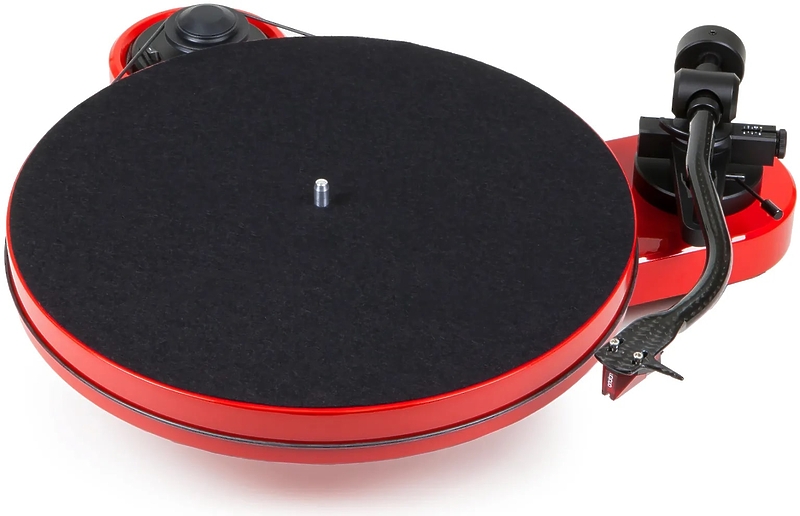 Проигрыватель винила Pro-Ject RPM 1 Carbon (DC) (б/к), RED артикул 322429Si-1